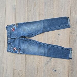Abercrombie embroidered ankle jeans size 28 NWOT